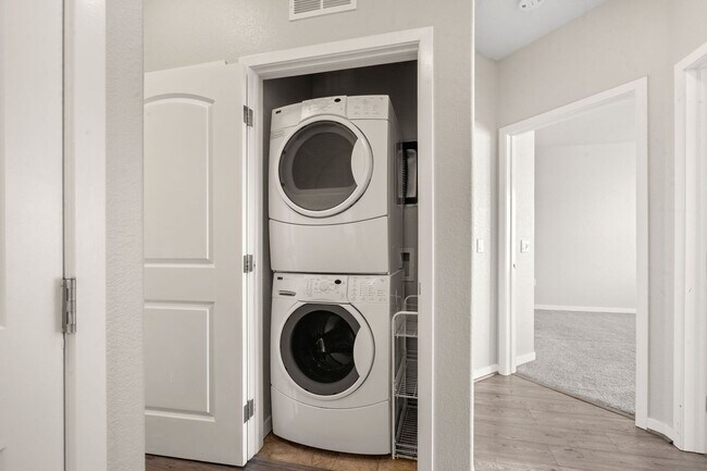 Building Photo - Charming 2 Bed, 2 Bath Top-Floor Condo with Great Sunrise Views