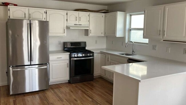 Building Photo - 352/358 Cherry Street