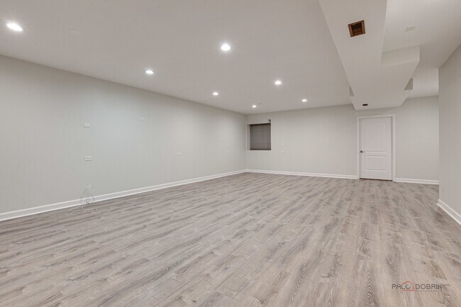Building Photo - 2460 Violet St