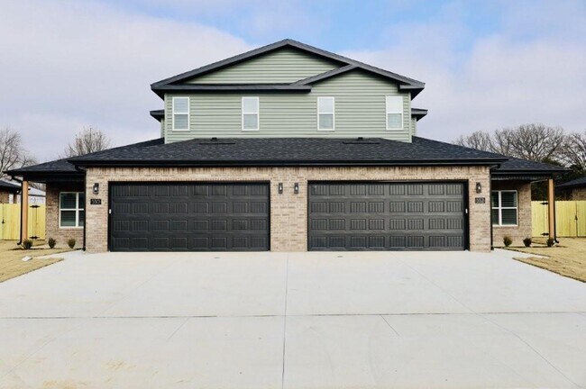 Building Photo - 532 Cosmos St