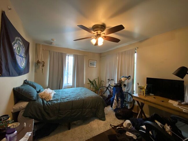 Building Photo - $4,400 | 5 Bedroom, 3 Bathroom Condo | NO ...
