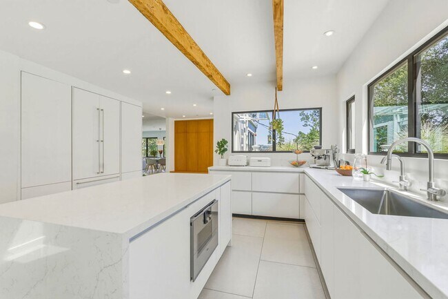 Building Photo - Beautifully Remodeled 4BR + Office Mill Valley Home — Furnished, Private 3/4-Acre Setting, Walk t...