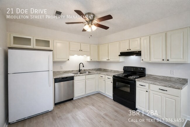 Building Photo - 21 Doe Dr