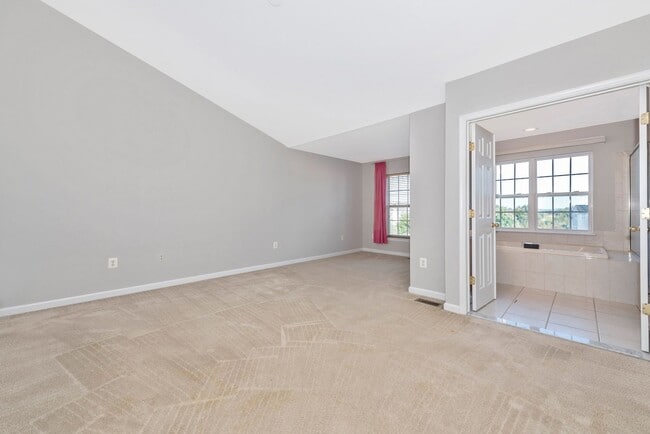 Building Photo - Fantastic Townhouse w/ Garage - Quick High...