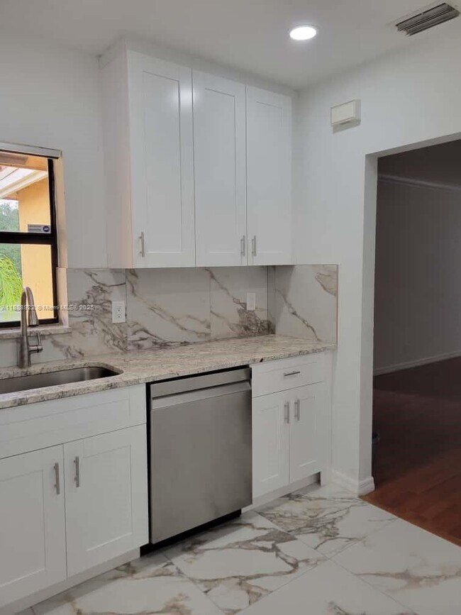 Primary Photo - 3883 Coral Tree Cir