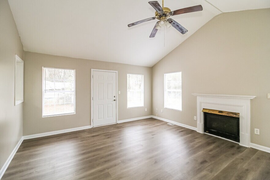 Building Photo - 20 Freeman Dr