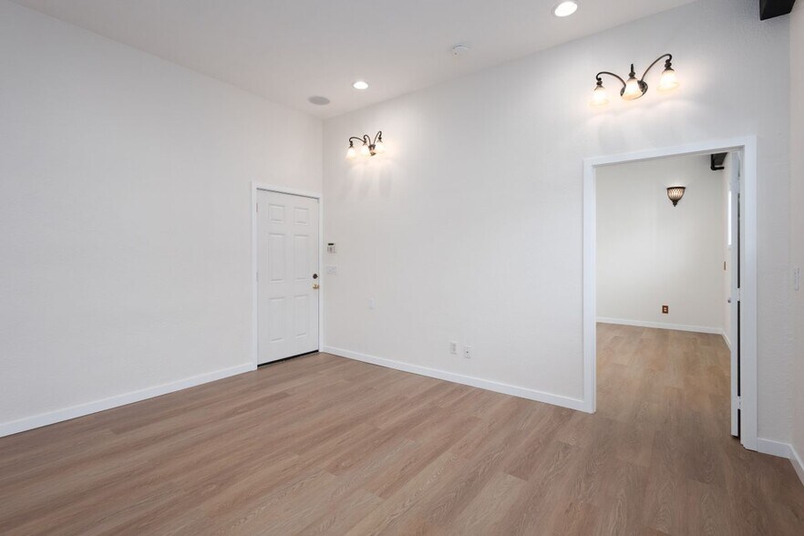 Building Photo - 988 Camino Caballo-