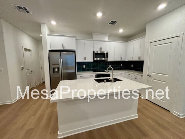 Building Photo - 2601 Cloudview Privado