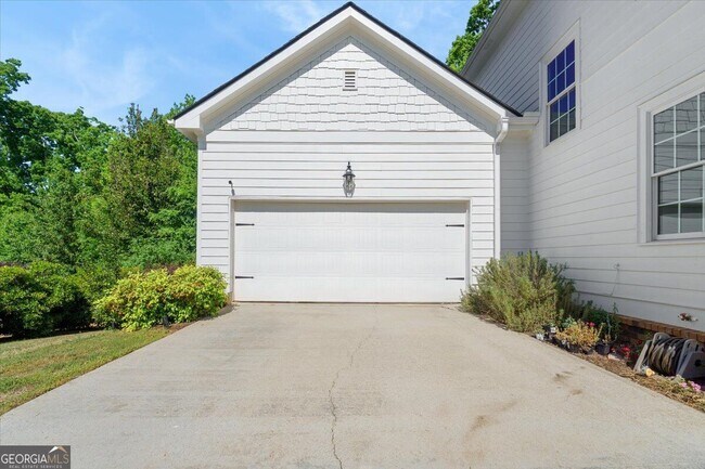 Building Photo - 728 Markhams Dr