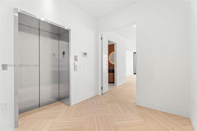 Building Photo - 5 Grove Isle Dr