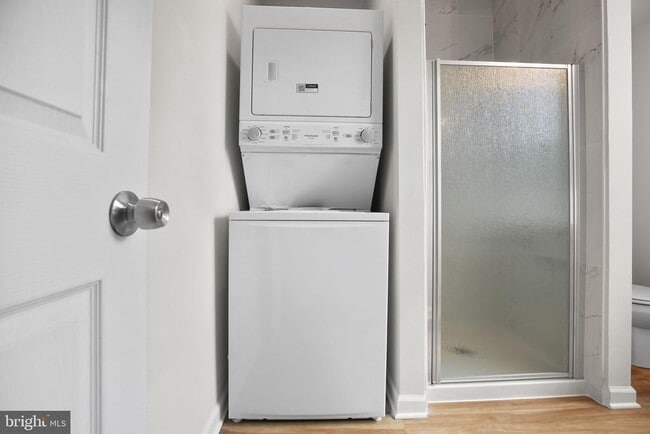 Building Photo - 1424 William St