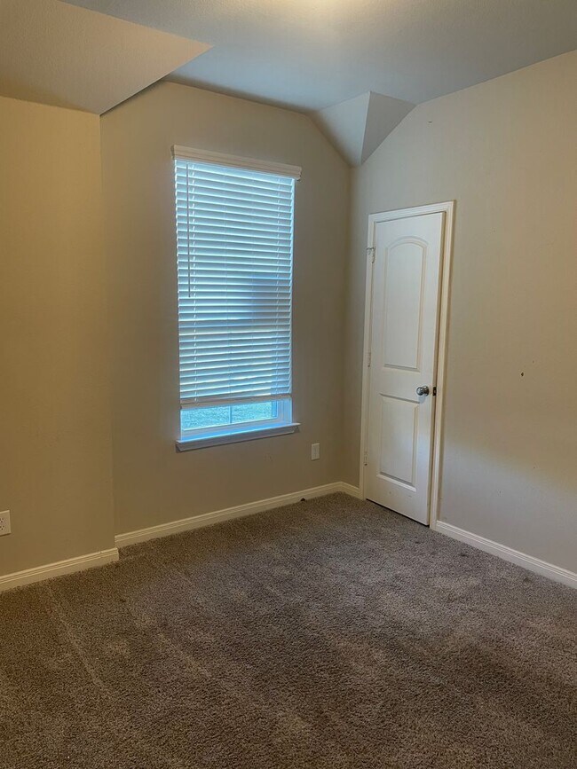 Building Photo - 7809 Montclair Dr