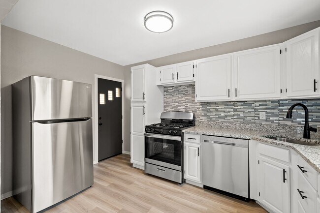 Building Photo - Stunning 2 bedroom home in Carrick availab...