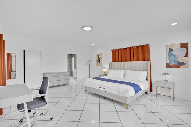 Building Photo - 1712 NE 18th Ave