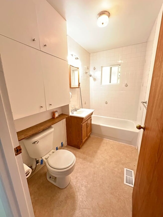 Building Photo - COMING SOON! - 3 Bed 1 Bath Home