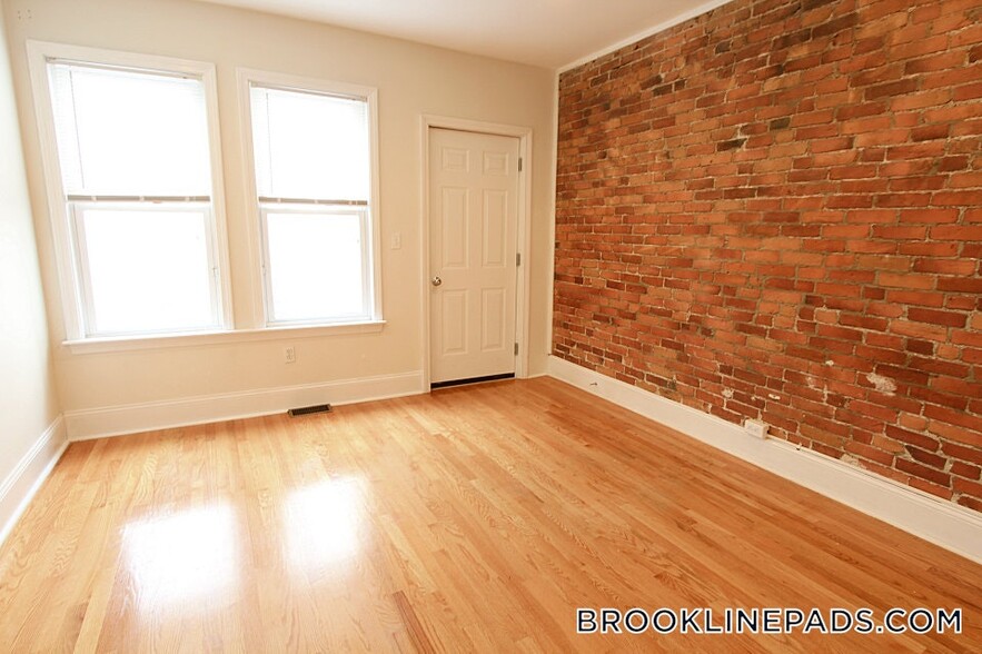 Building Photo - 25 Aspinwall Ave