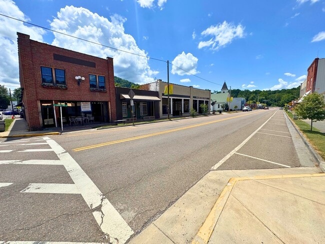 Building Photo - 109 W Laurel Ave
