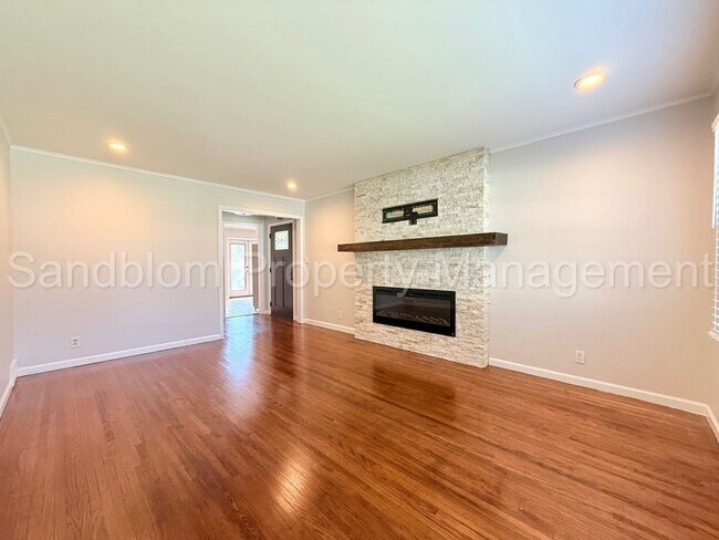 Building Photo - For Lease | Midtown Tulsa | Available Now!