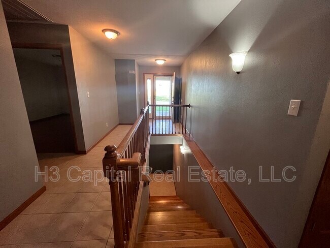 Building Photo - 810 South Moreland Rd