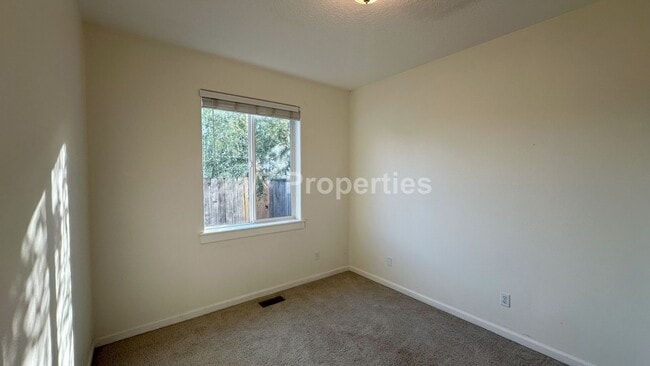 Building Photo - 3 BD | 2 BA Duplex with Fenced Backyard an...