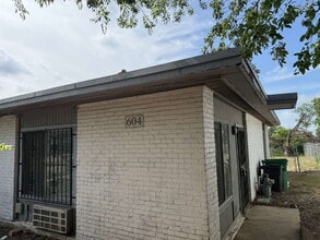 Building Photo - Affordable One Bed/One Bath in a Duplex