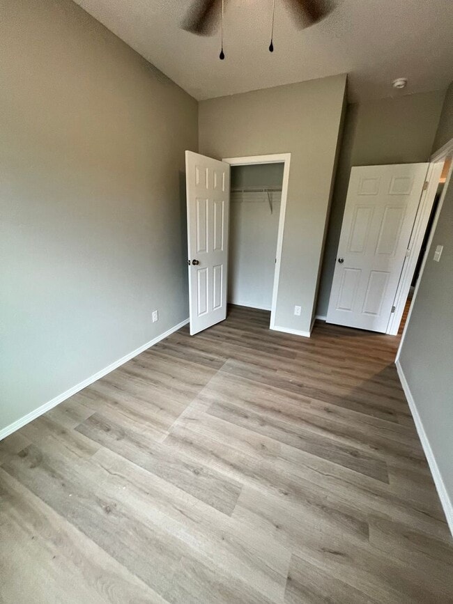 Building Photo - 1/2 Off First months Rent!!!  4 bedroom 2 bath Bolivar MO