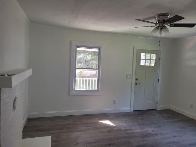 Primary Photo - 1010 N Main St