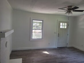 Building Photo - 1010 N Main St