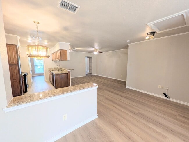 Building Photo - 6618 Cloverbend St