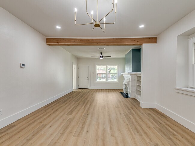 Building Photo - 1723 W Park Pl