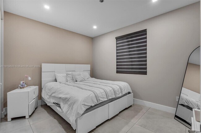 Building Photo - 7534 NW 98th Ave