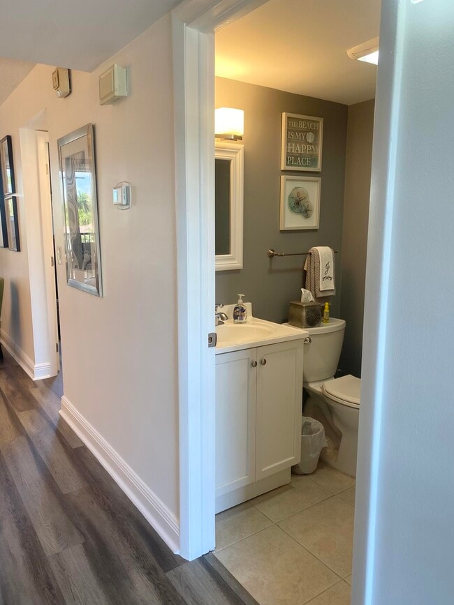 Building Photo - 18 Royal Palm Way