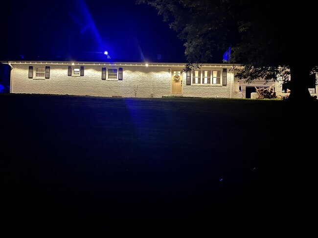 Building Photo - 1222 Hyatt Creek Rd