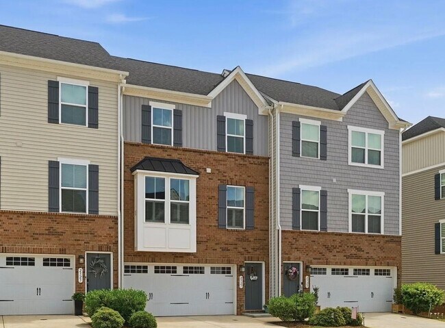 Building Photo - 2527 Grantham Place Dr