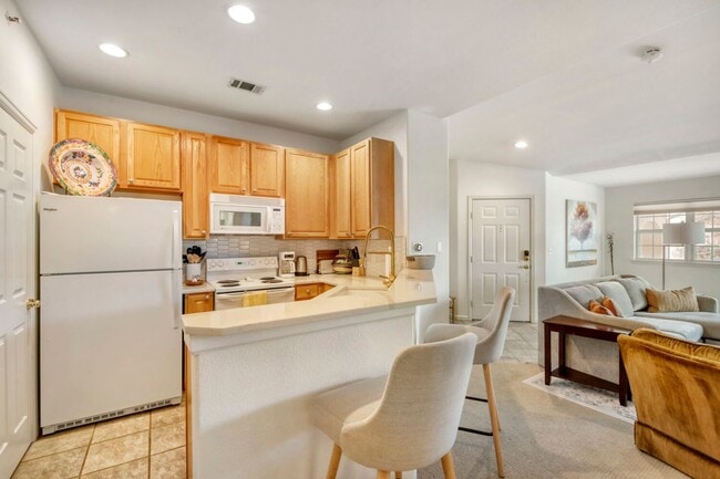 Building Photo - Top-Floor Serenity: Bright & Modern Fully Furnished Boulder Retreat