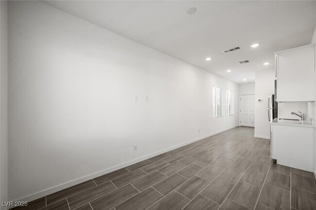 Building Photo - 8327 Aurora Rdg Ave