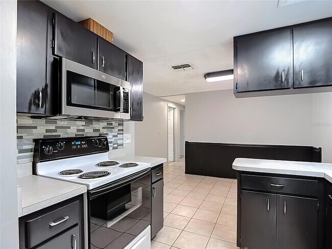 Building Photo - 7916 Woodgrove Cir