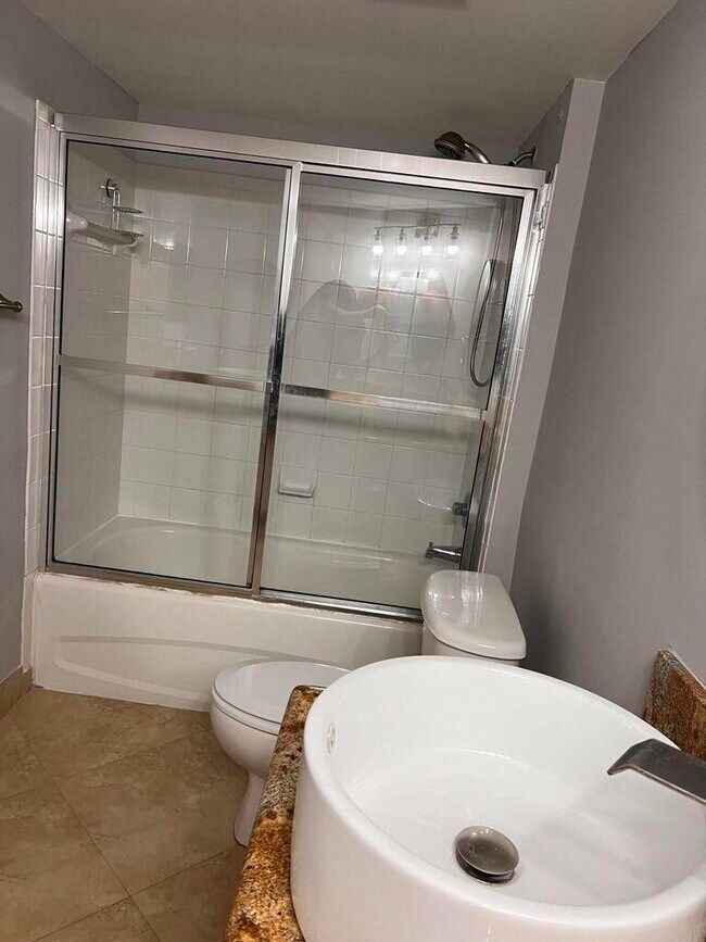 Building Photo - 1000 Scotia Dr