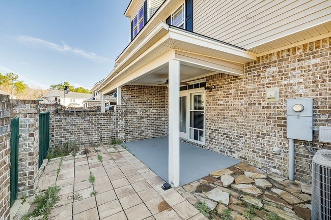 Building Photo - Spacious 4BR Townhome with Elevator in the Heart of Pooler