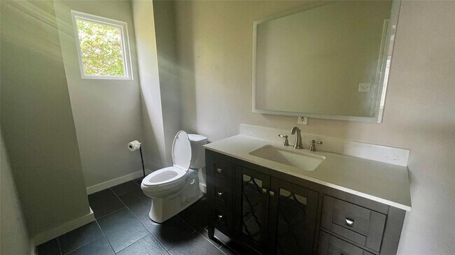 Building Photo - 7501 Shadowridge Run
