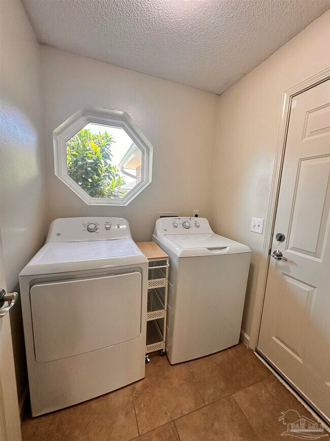 Building Photo - 3304 Tiller Ct