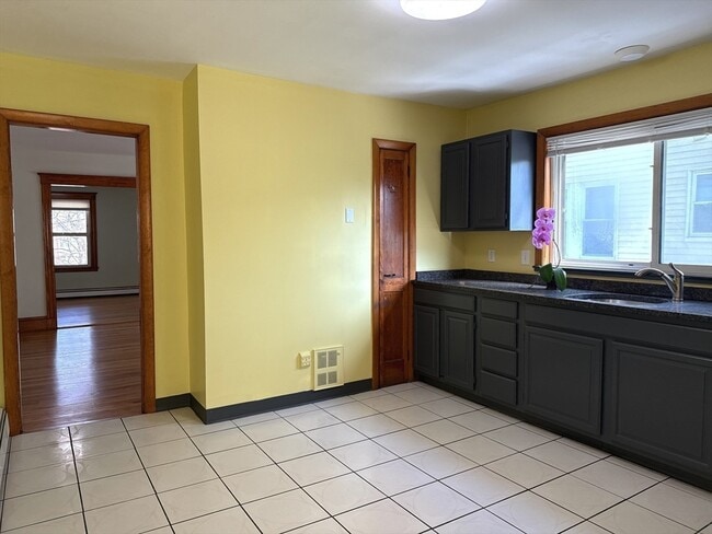 Building Photo - 156 Jaques St