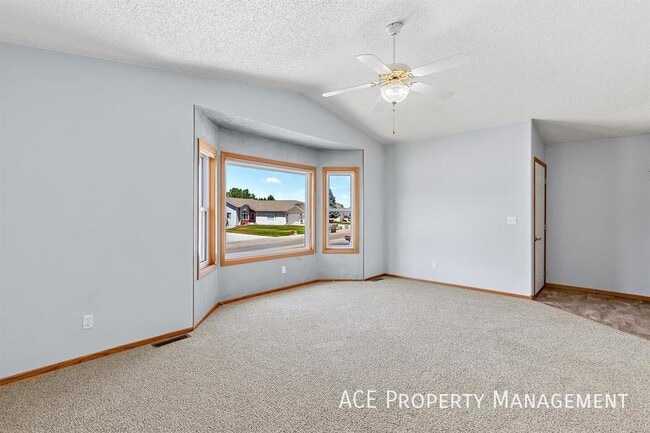 Building Photo - 3738 Park Dr