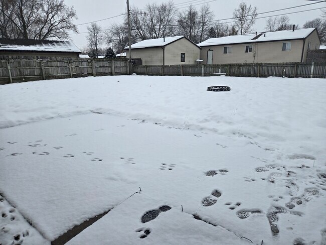 Building Photo - 2125 Hollywood Blvd