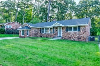 Building Photo - Home Available in Forest Acres