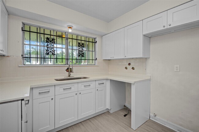 Building Photo - 7329 Gleason Rd