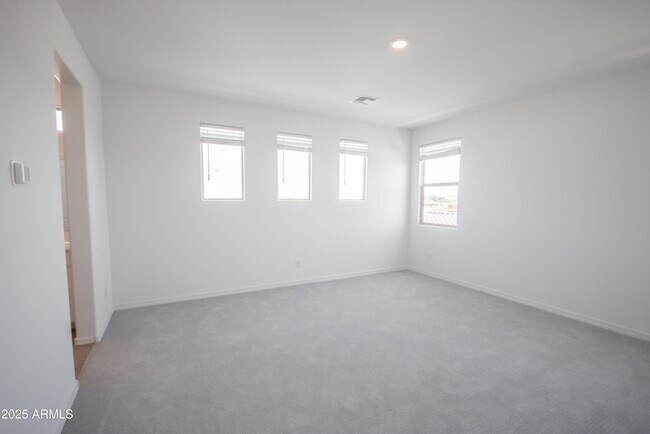 Building Photo - 21326 W Roanoke Ave