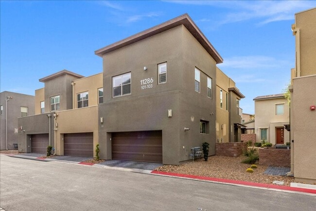 Building Photo - Luxurious, Modern, Completely Renovated 3 Bedroom Home In the Heart of Summerlin