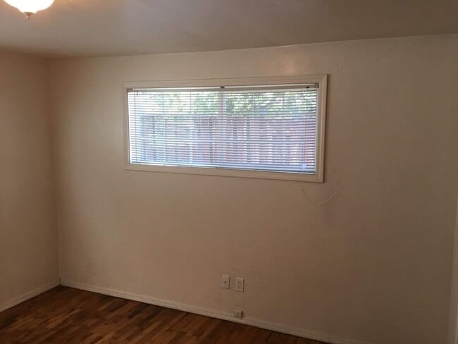 Building Photo - 2 Bedroom Duplex in Santa Clara Area