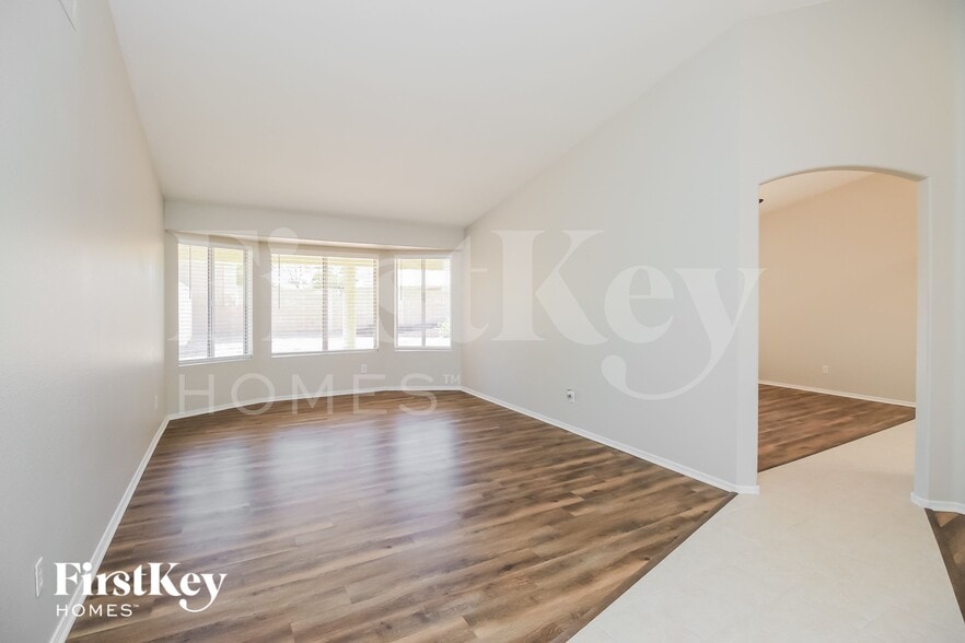 Building Photo - 6057 E Preston St